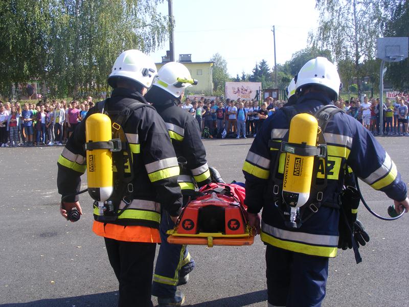 Ćwiczenia ewakuacja osób na terenie Zespołu Placówek Oświatowych w Terpentynie